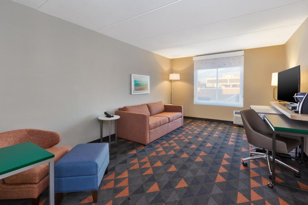 Holiday Inn Westbury-Long Island By Ihg Carle Place Buitenkant foto