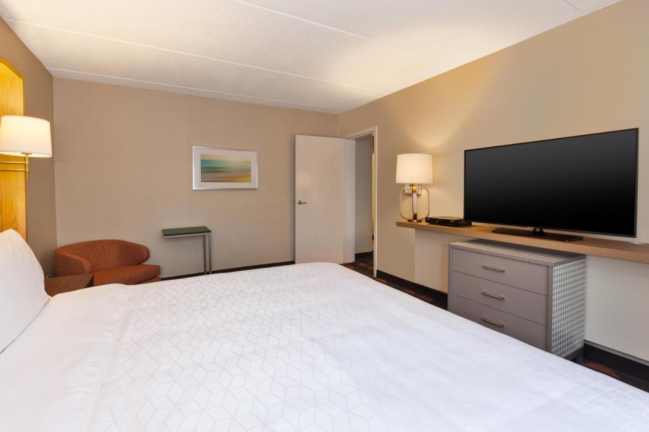 Holiday Inn Westbury-Long Island By Ihg Carle Place Buitenkant foto