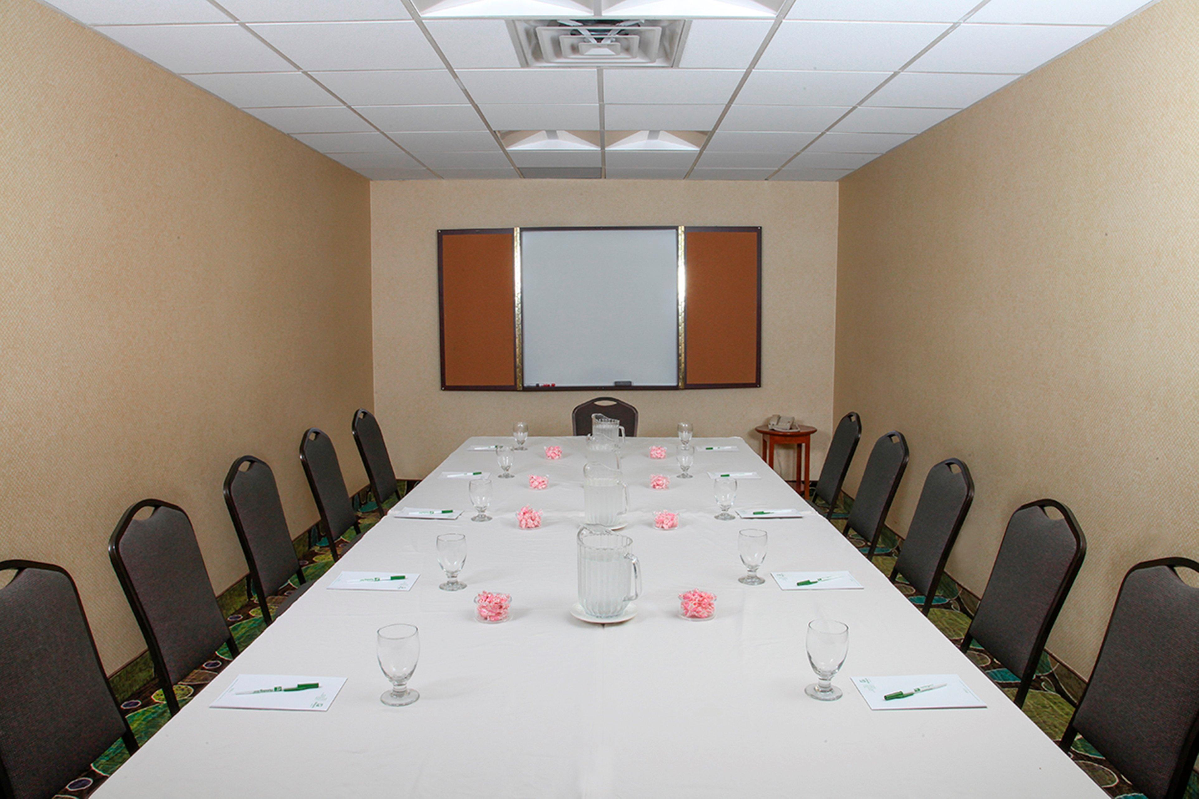 Holiday Inn Westbury-Long Island By Ihg Carle Place Buitenkant foto